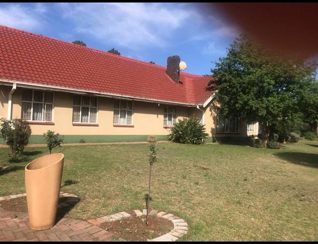 3 BEDROOM HOUSE FOR SALE IN STILFONTEIN EXT 3